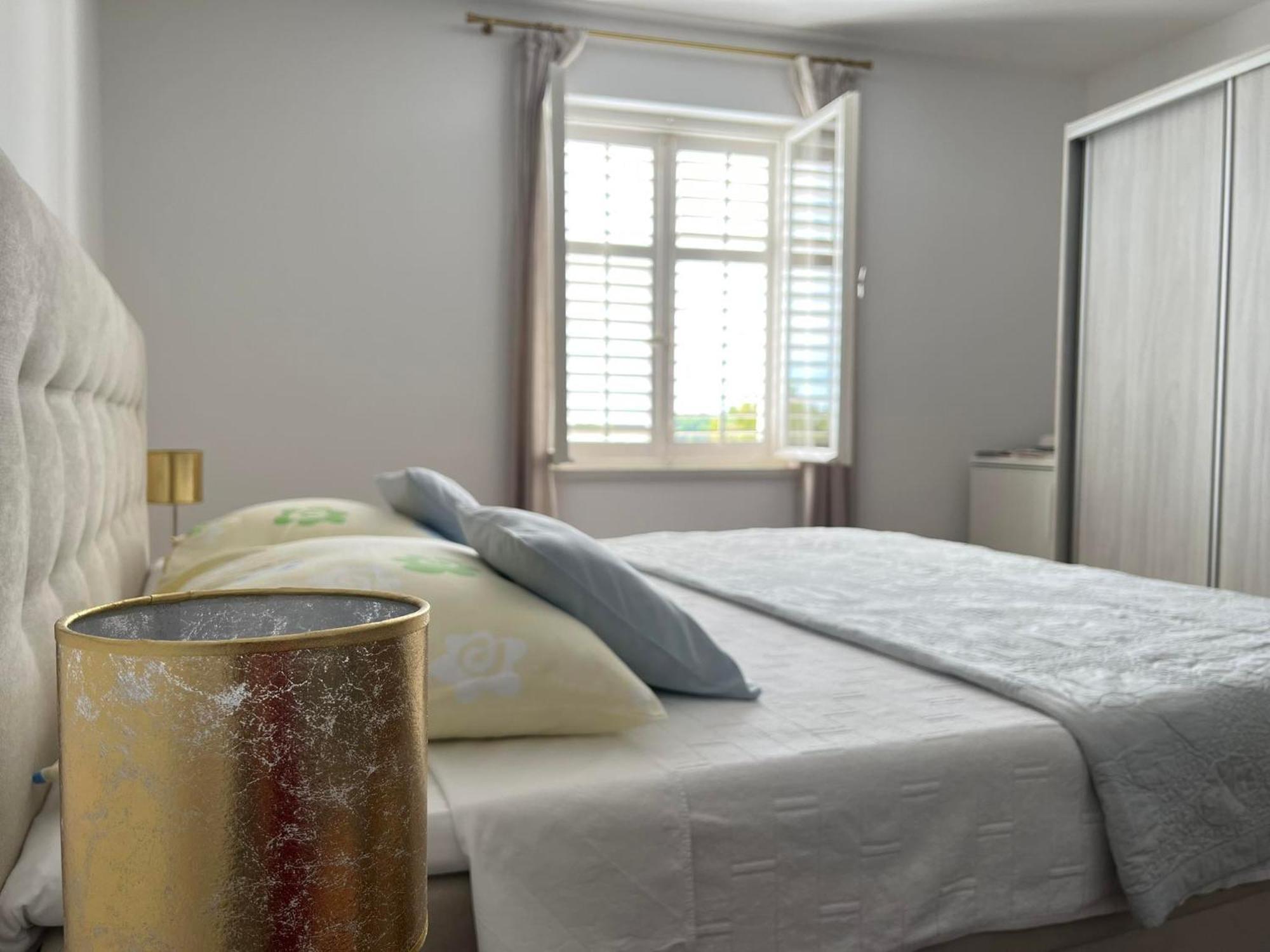 Old Town Rooms Rab Town Bagian luar foto